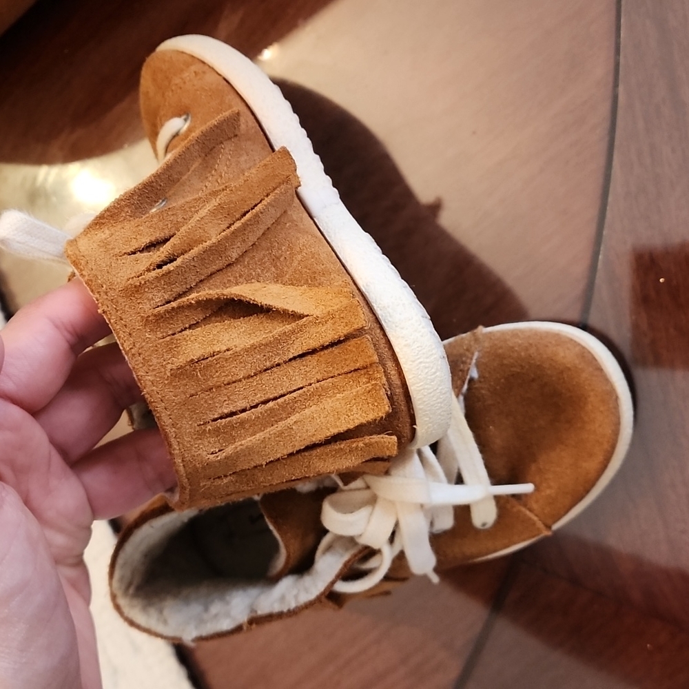 Shoes - Picture 2 of 5
